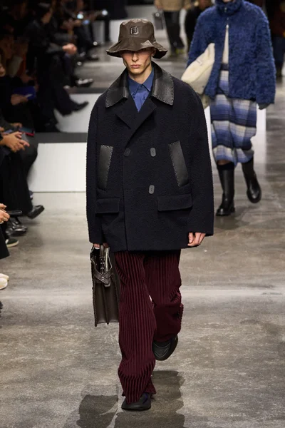 Look 14